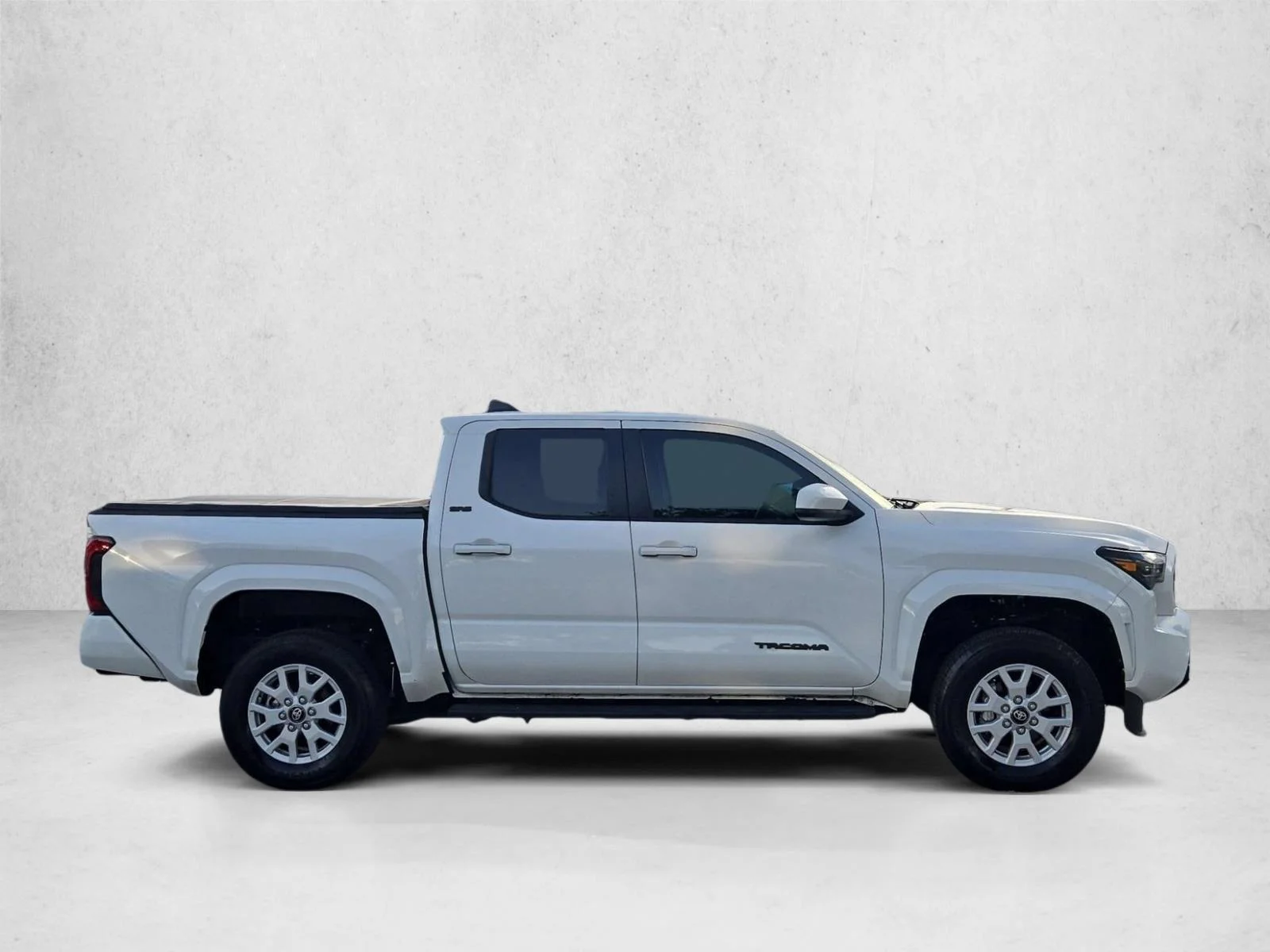 Used 2024 Ice Cap Toyota SR5 image 4