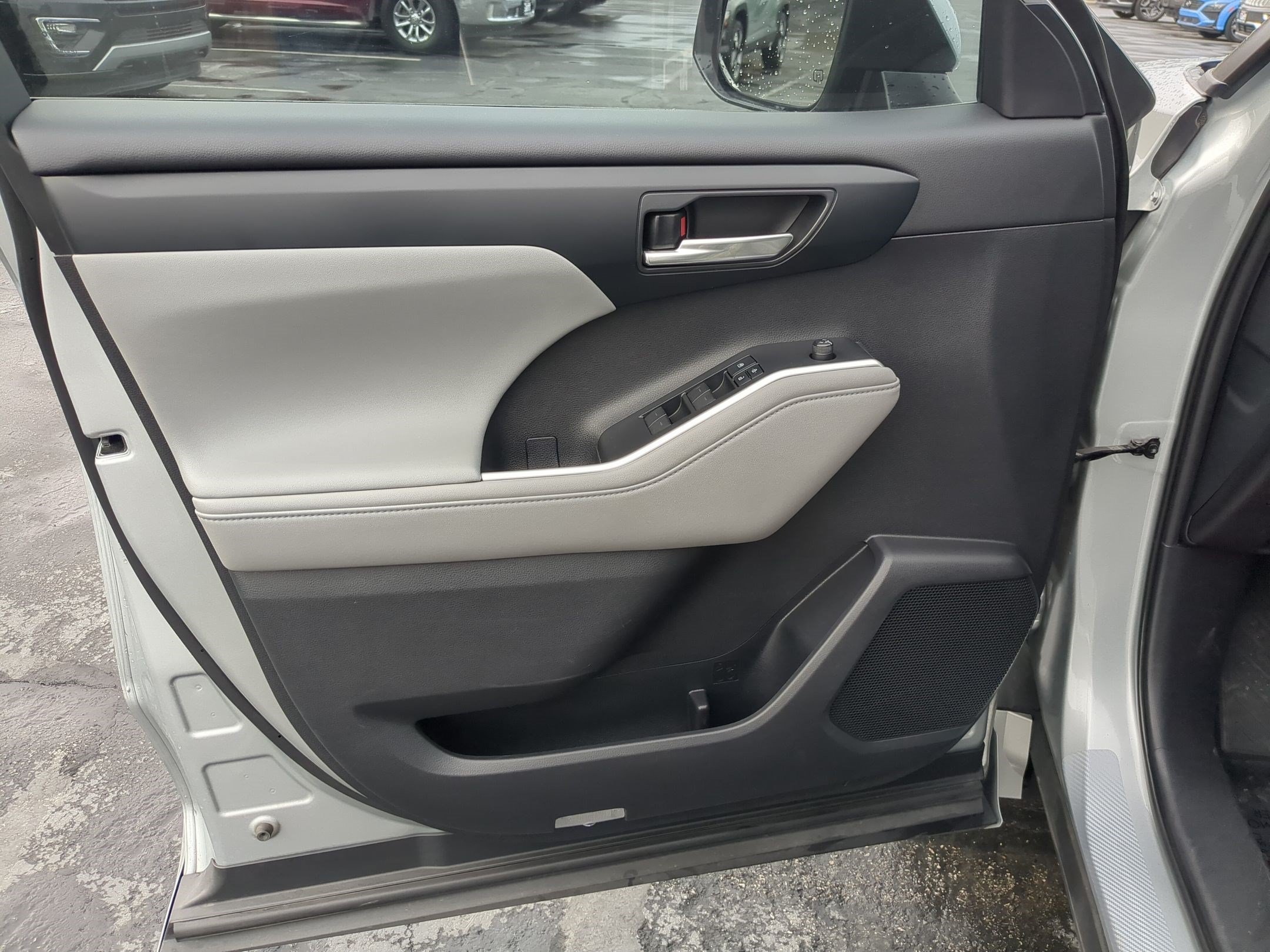 Used 2020 Celestial Silver Metallic Toyota Hybrid XLE image 12