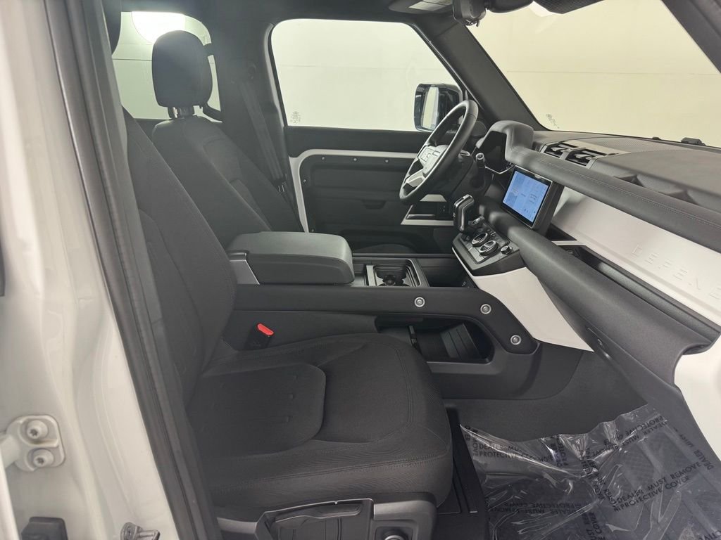 Used 2022 White Land Rover Standard image 25