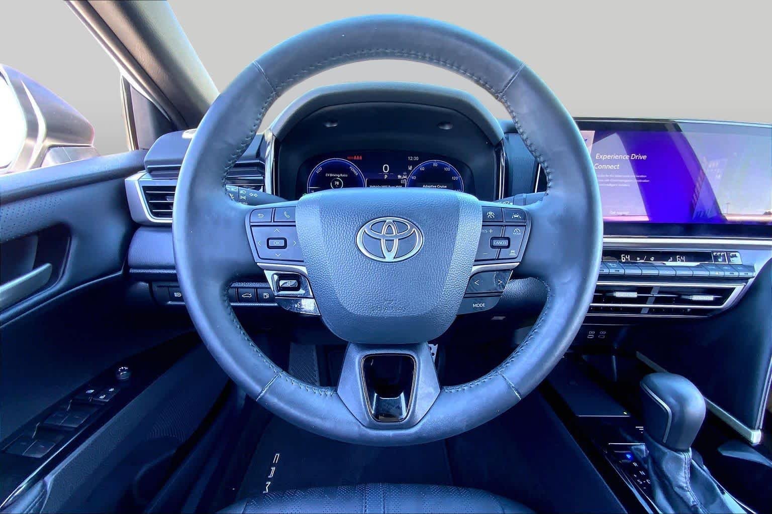 Used 2025 Wind Chill Pearl Toyota XSE image 6
