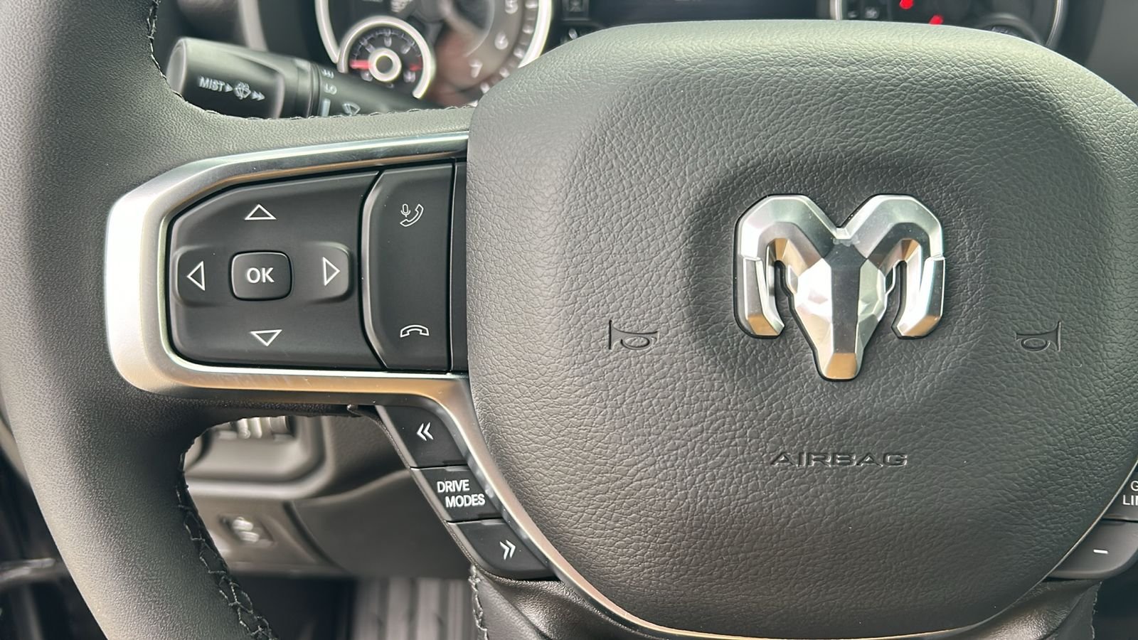 New 2026 Diamond Black Crystal Pearl-Coat Exterior Paint RAM Big Horn/Lone Star image 18