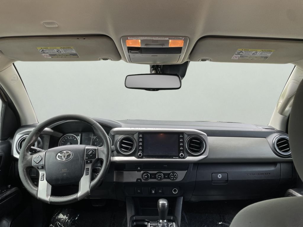 Used 2020  Toyota SR5 image 15
