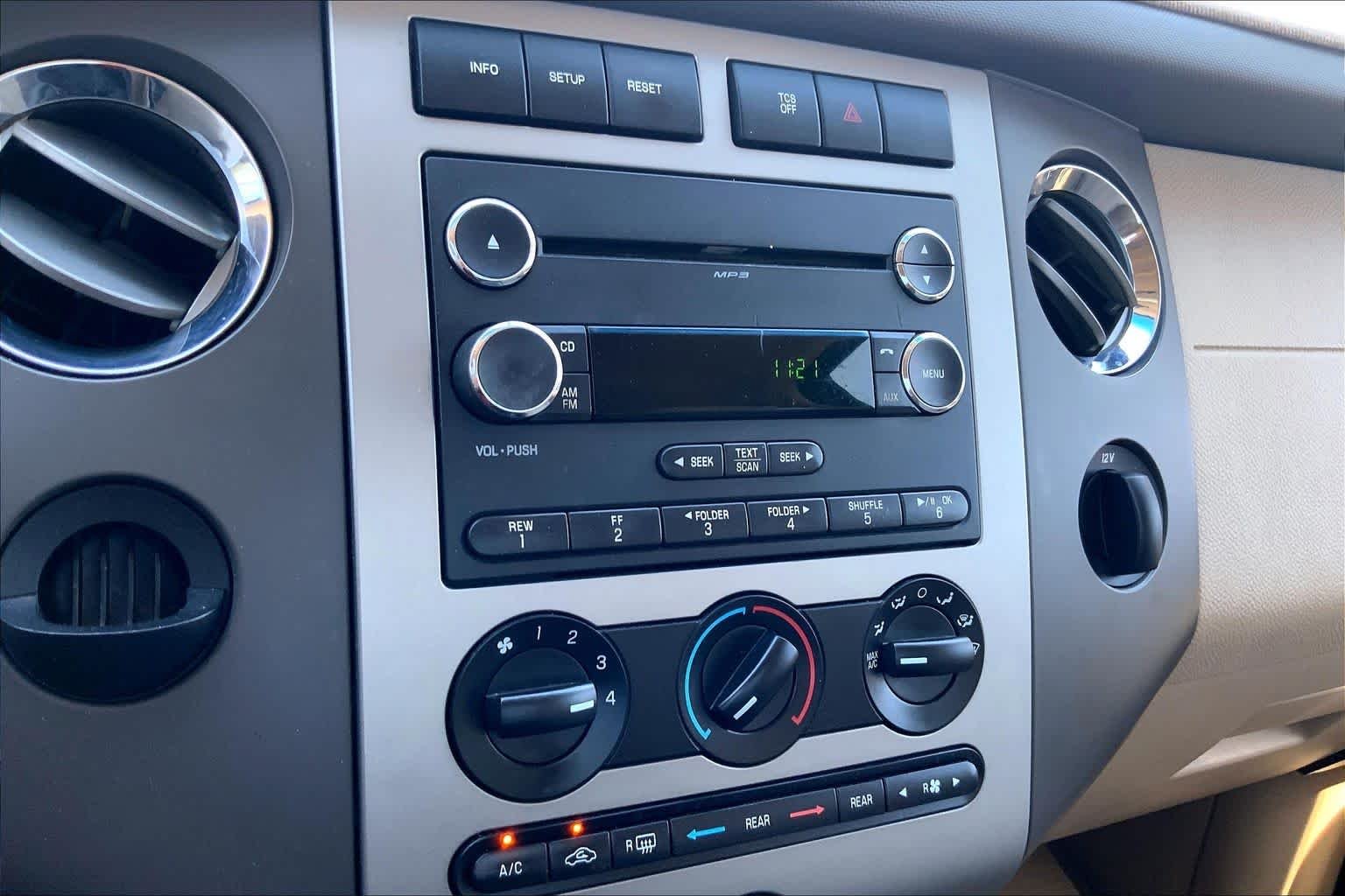 Used 2014 Blue Jeans Metallic Ford XLT image 25