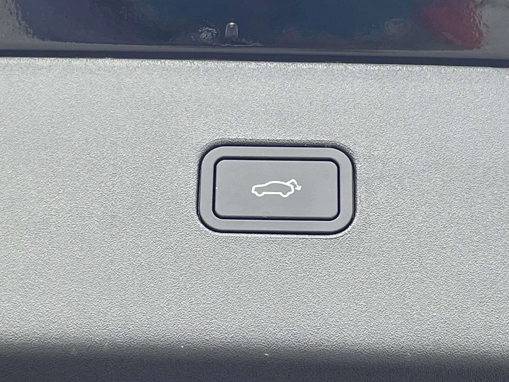 New 2025 Onyx Black Volvo Ultra image 28