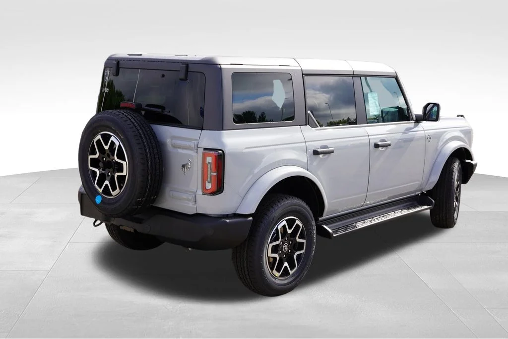 New 2026 Avalanche Gray Ford Outer Banks image 3