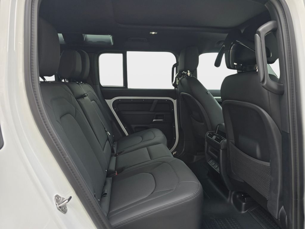 New 2026 Fuji White LAND ROVER X-Dynamic SE image 11