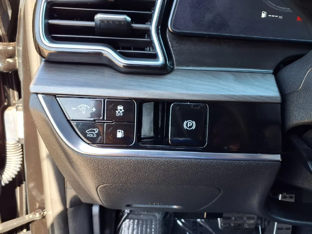 Certified Used 2025 Black Kia X-Line Prestige image 20