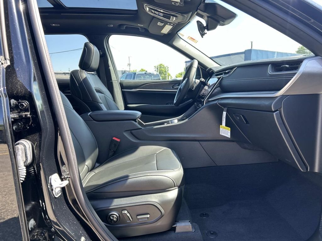 Used 2025 Black Jeep Limited image 19