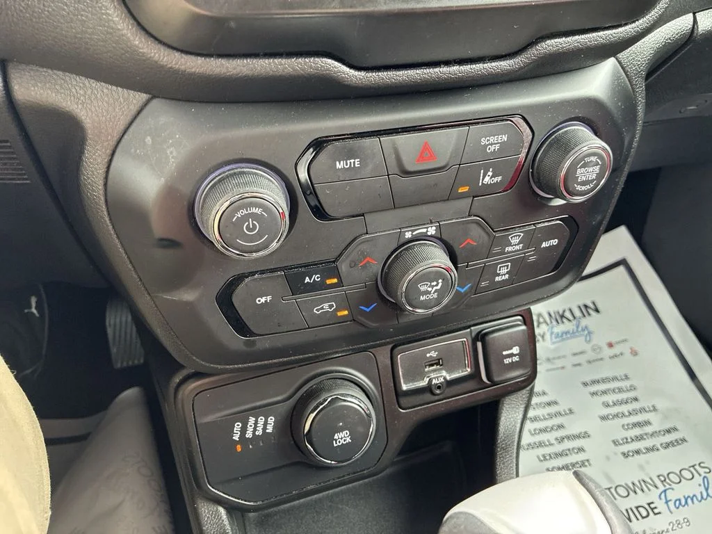 Used 2021 Gray Jeep Latitude image 17