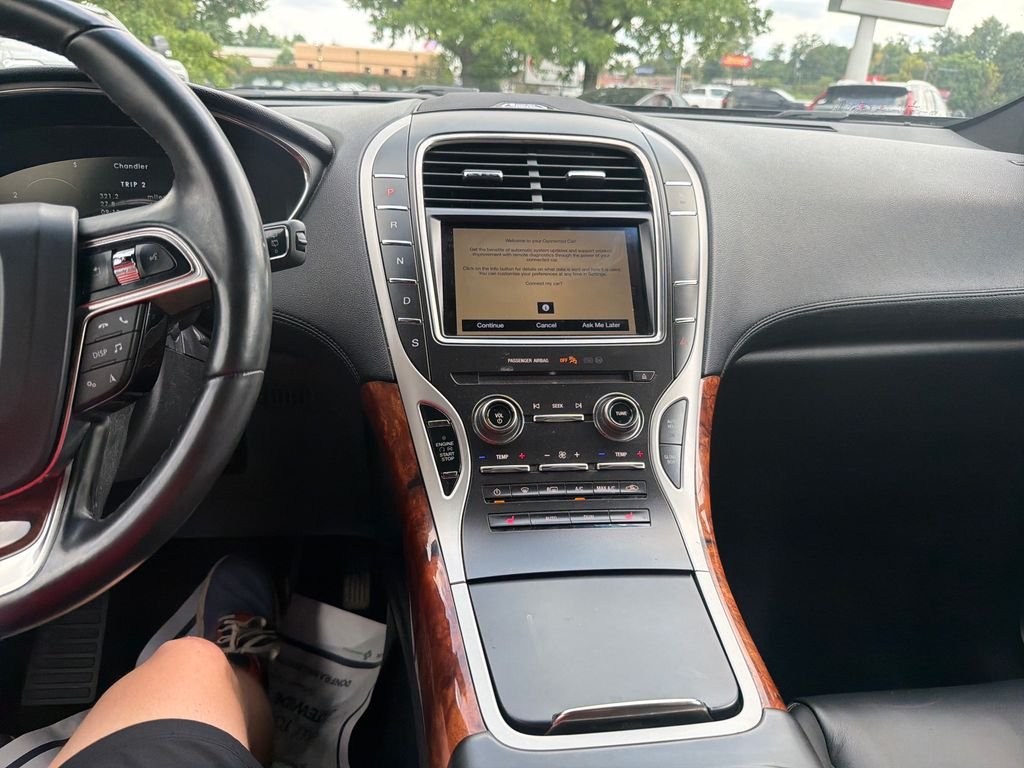 Used 2019 Black Lincoln Select image 20
