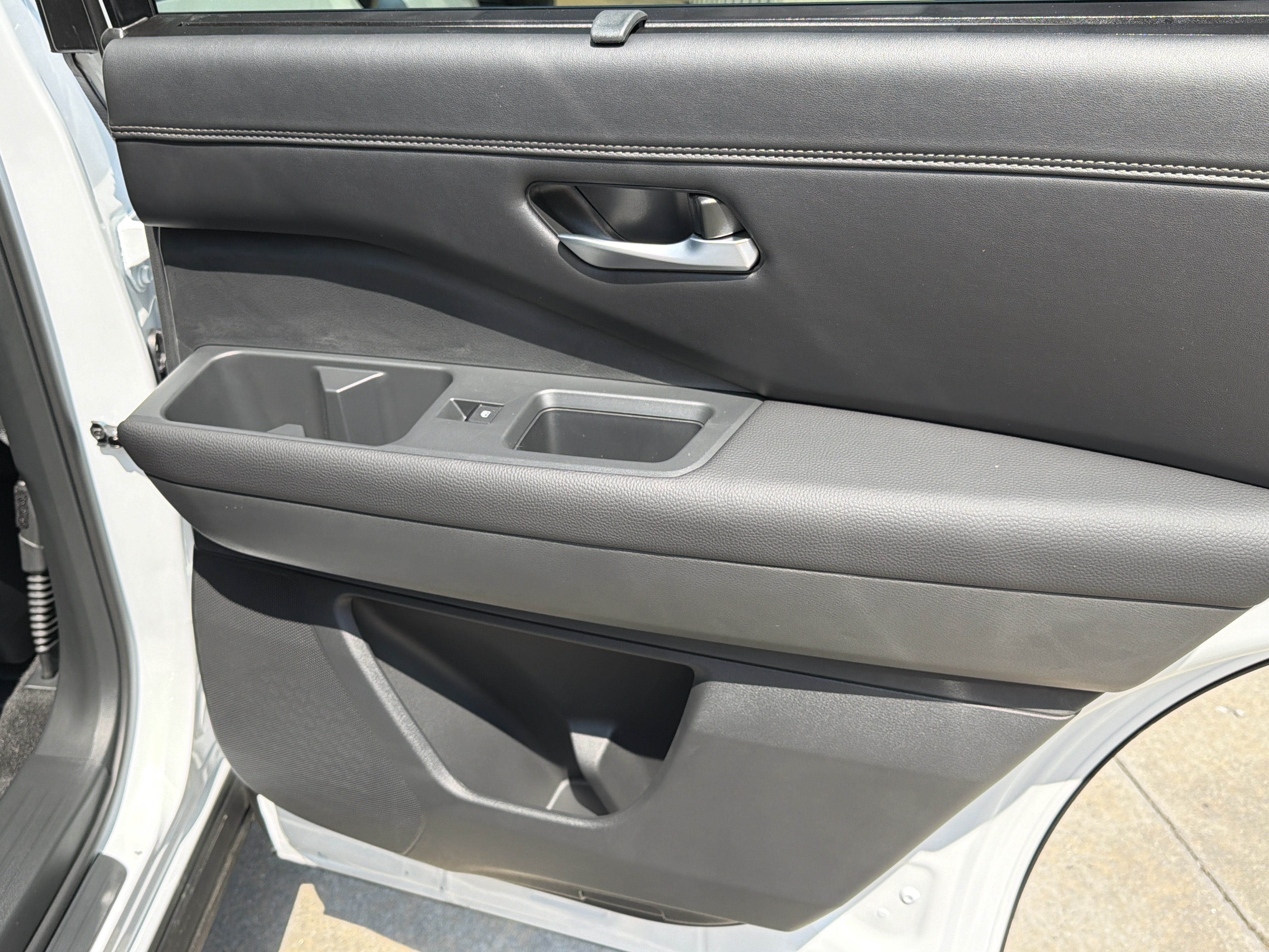 New 2026 Everest White Pearl Tricoat Nissan Platinum image 17