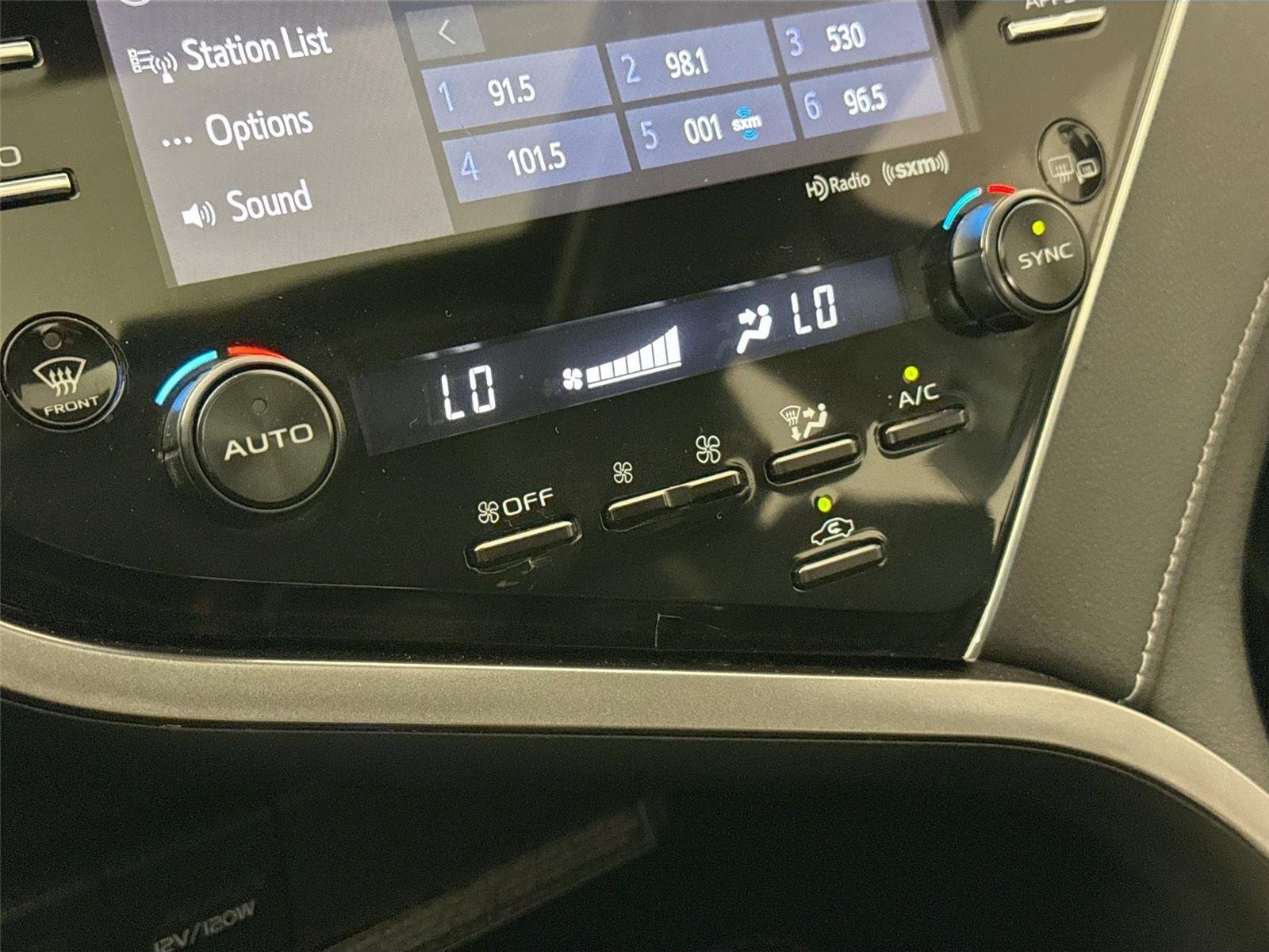 Used 2018 Galactic Aqua Mica Toyota SE image 25