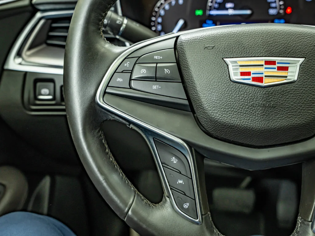 Used 2017 Silver Coast Metallic Cadillac Luxury image 20