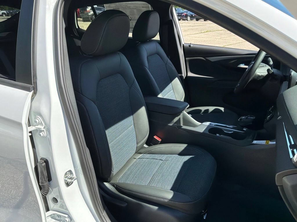 New 2026 Summit White Buick Preferred image 37