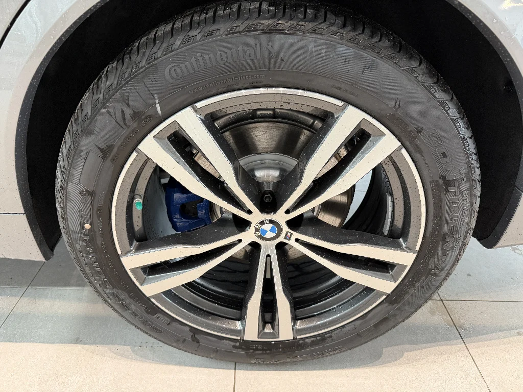 New 2026 Skyscraper Grey Metallic BMW xDrive40i image 7