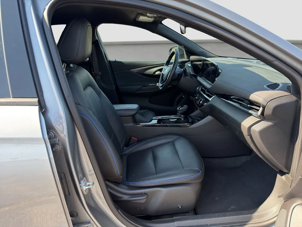 2025 Buick Envista Sport Touring - Photo 18
