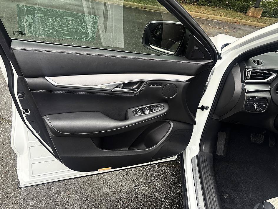 Used 2024 Radiant White INFINITI LUXE image 9