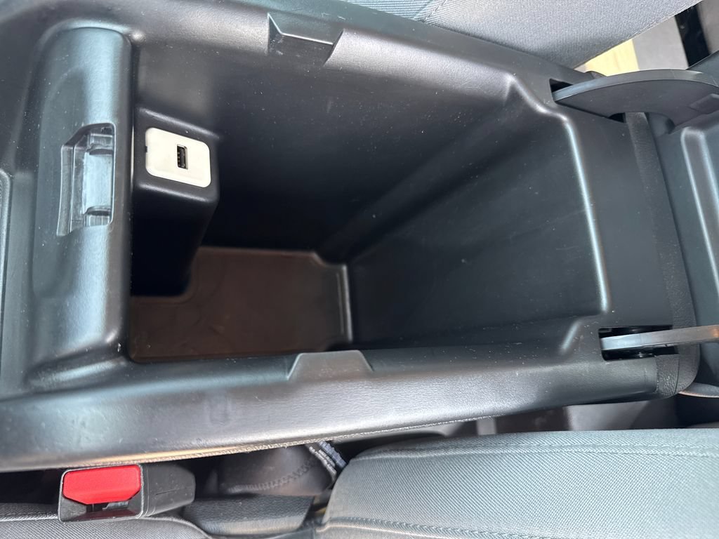 Used 2018 SUMMIT WHITE Chevrolet 4WD LT image 24