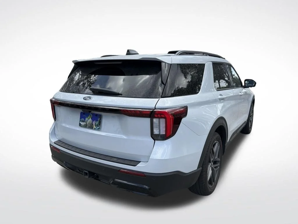 Used 2026 White Metallic Ford ST-Line image 5