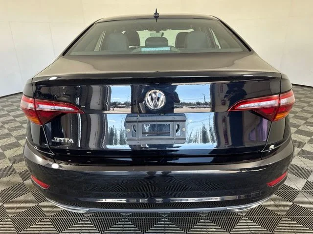 Used 2019 Deep Black Pearl Effect Volkswagen R-Line image 22