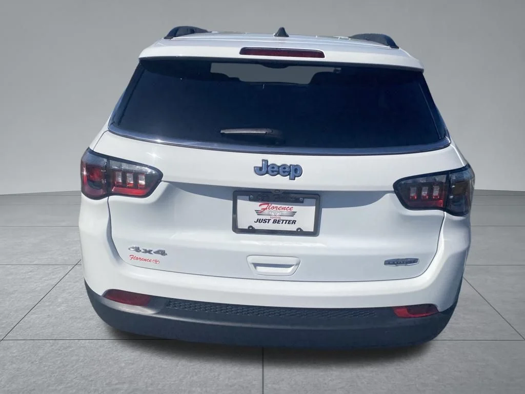 Used 2024 White Jeep Latitude image 12
