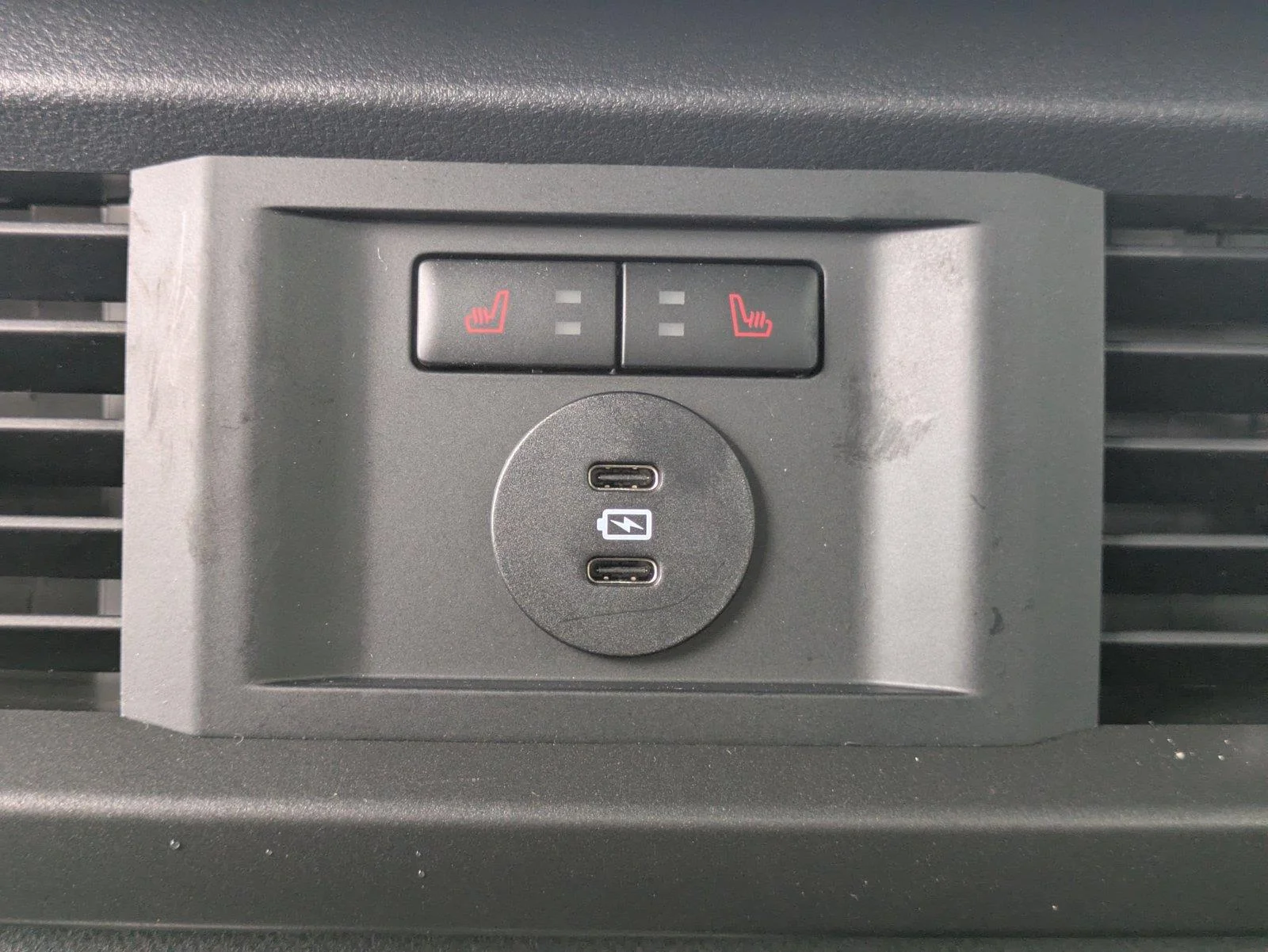 New 2026 Carbonized Gray Metallic Ford Lariat® image 15