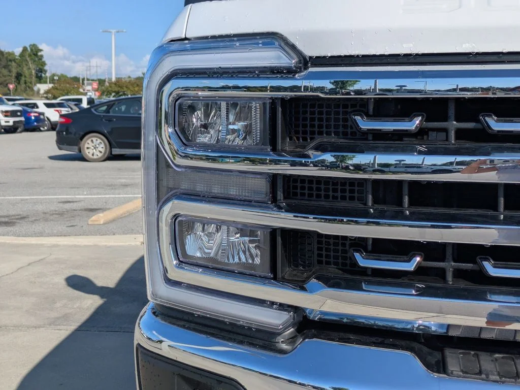 New 2026 Oxford White Ford Lariat image 10