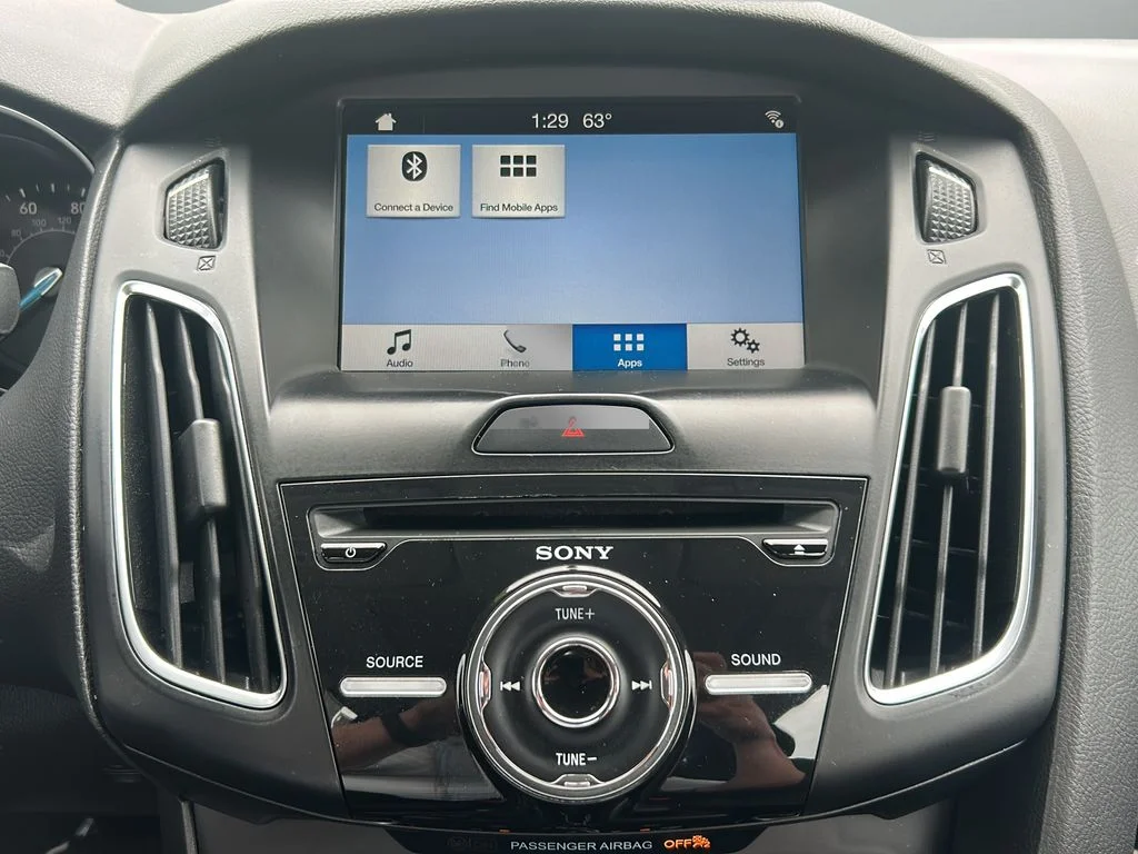 Used 2018 Blue Ford SEL image 18