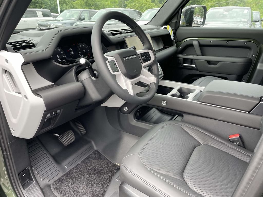 New 2026 Woolstone Green Land Rover X-Dynamic SE image 13