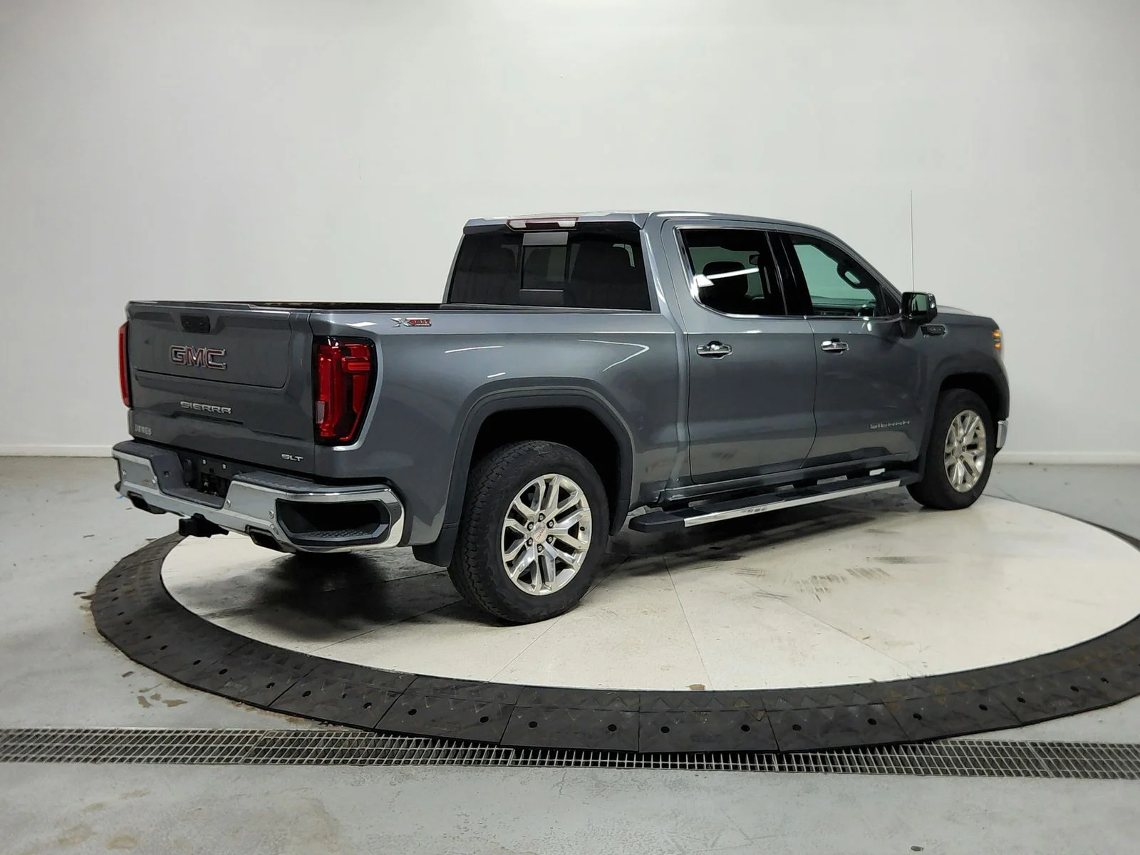 Used 2020 Gray GMC SLT image 8
