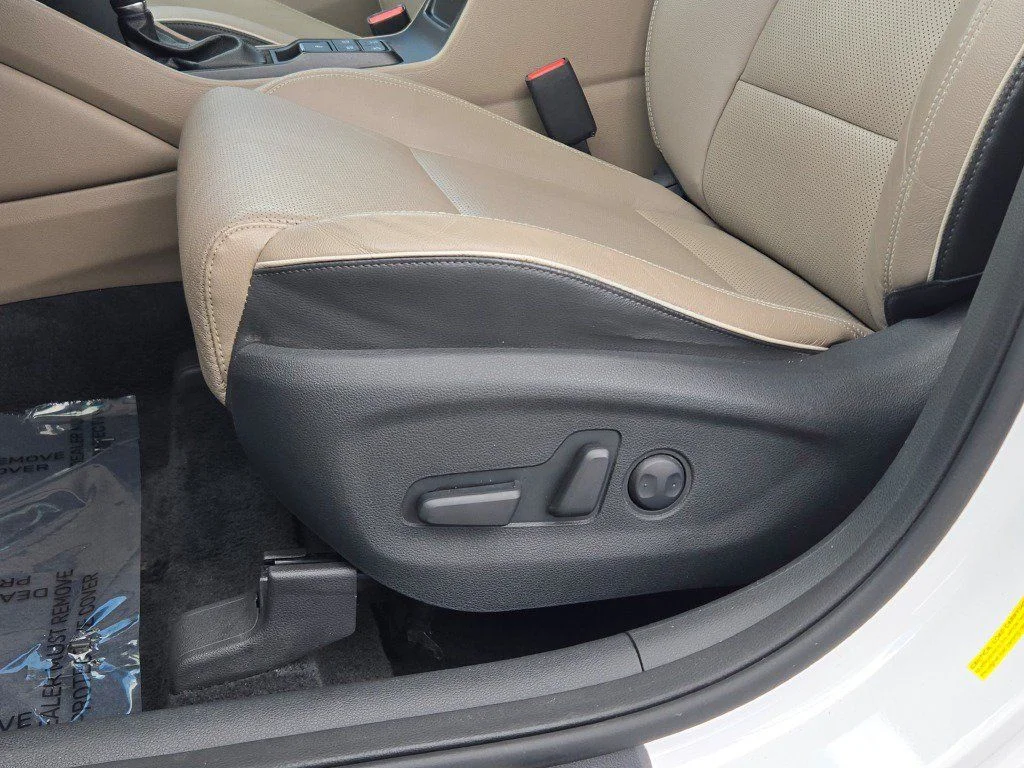 Used 2019 White Hyundai Ultimate image 24
