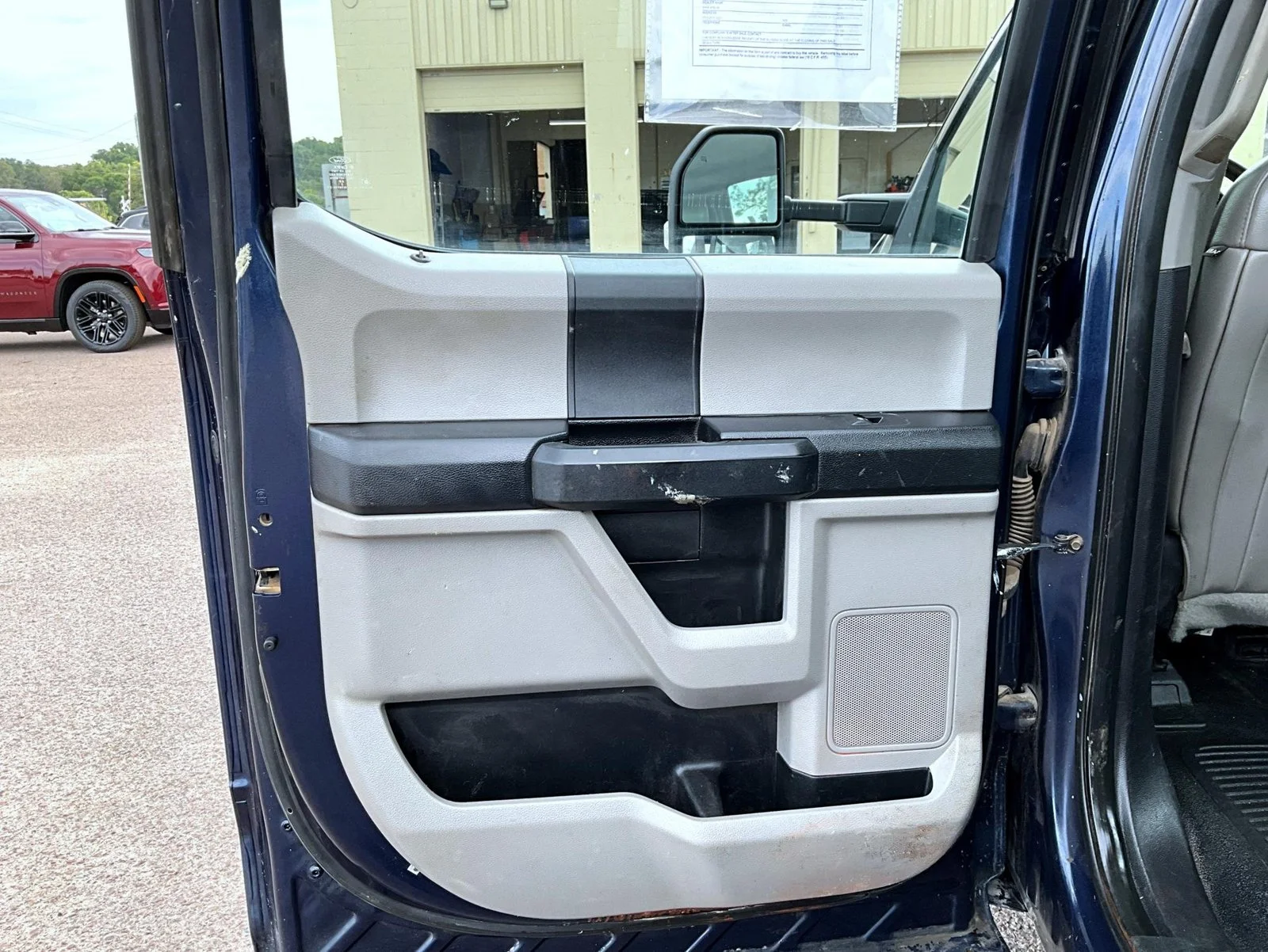 Used 2018 Blue Ford XL image 21