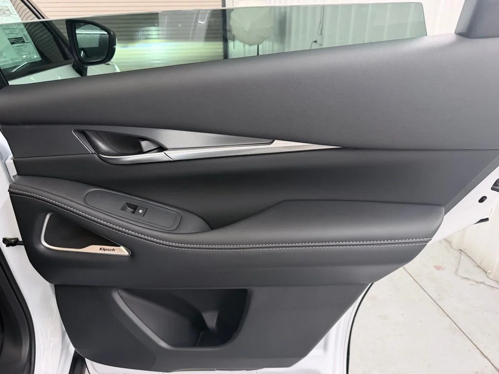New 2027 2T RAD WHT INFINITI Sport AWD image 49