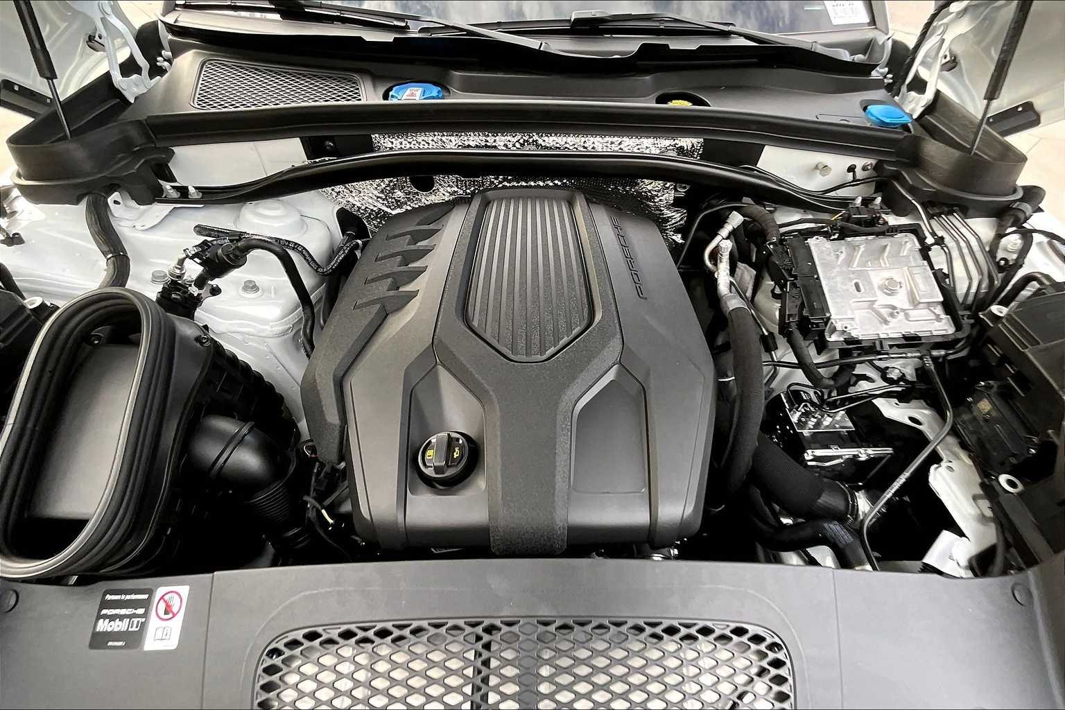 2026 Porsche Macan - Photo 21