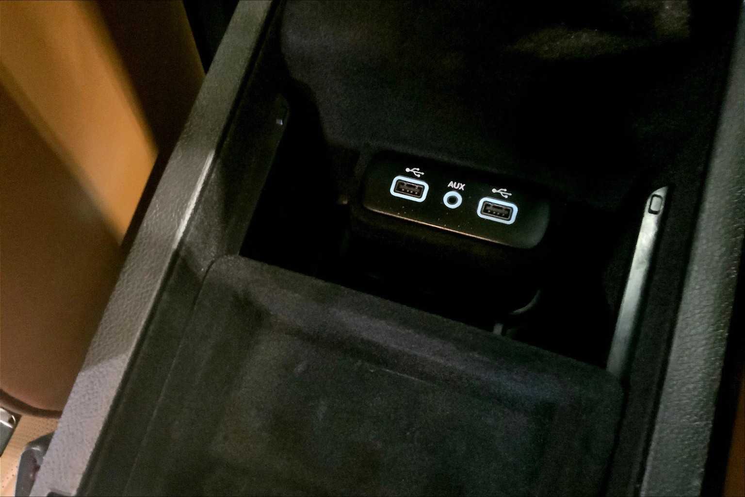 Used 2018 Gloss Black Chrysler Limited image 36