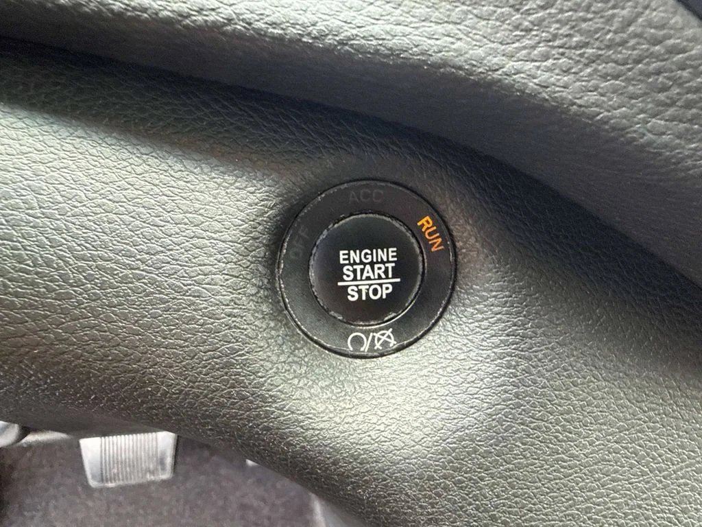 Certified Used 2019 Crystal Metallic Jeep Limited image 28
