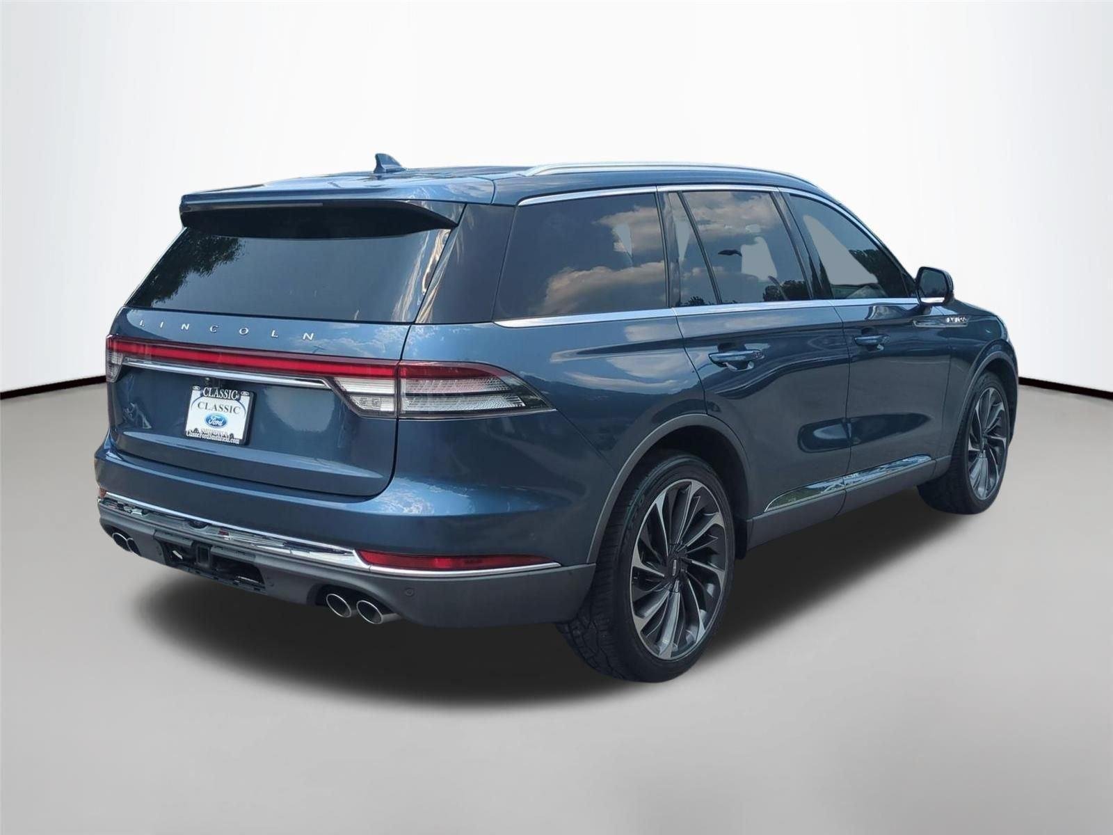 Used 2020 Blue Diamond Metallic Lincoln Reserve image 5