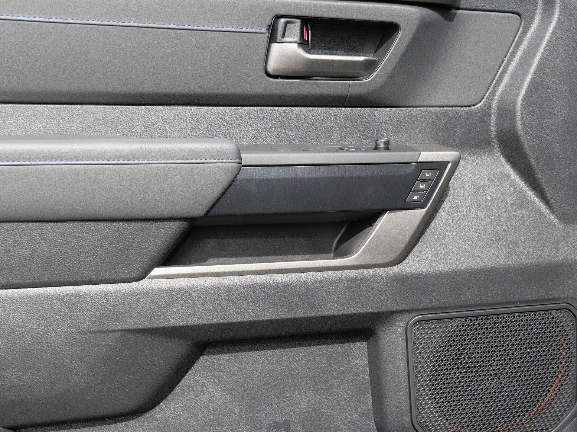 New 2026 Magnetic Gray Metallic Toyota  Platinum image 6