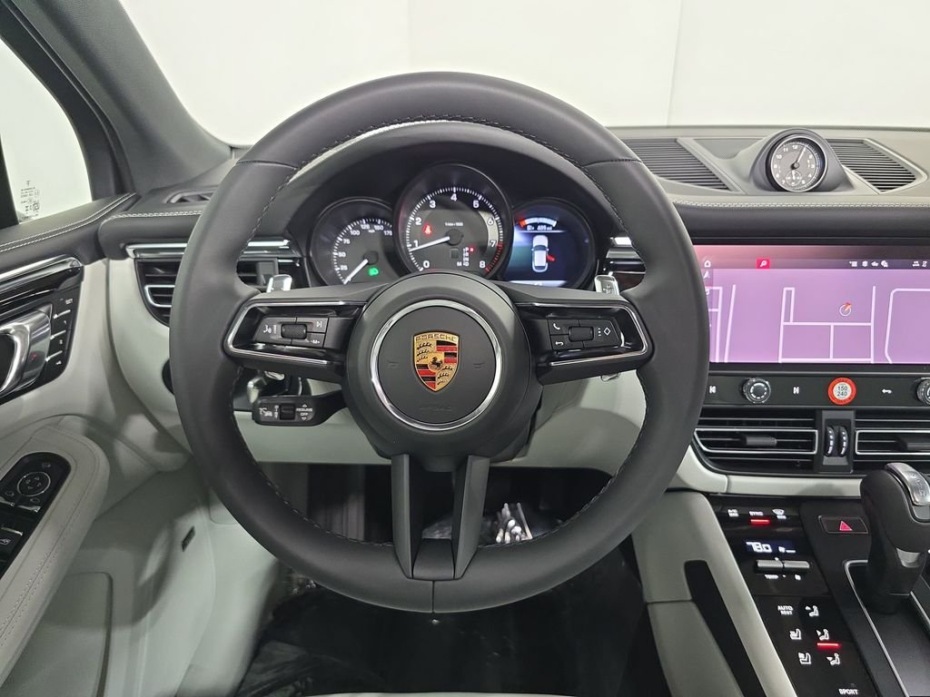 2026 Porsche Macan T - Photo 14
