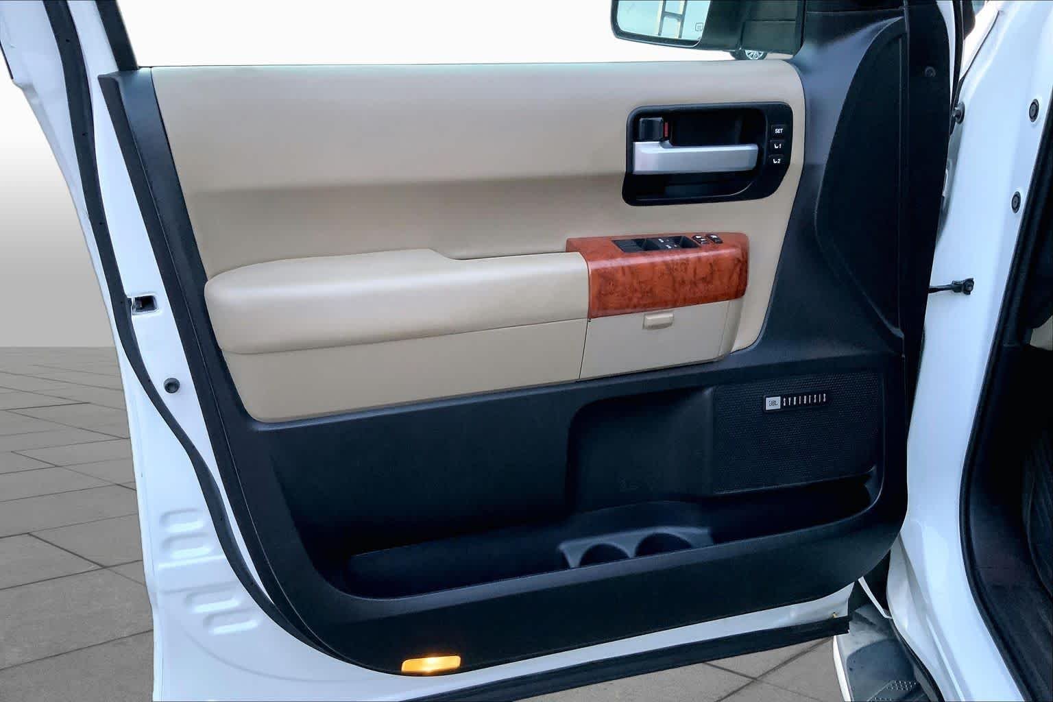 Used 2018 Blizzard Pearl Toyota Platinum image 19