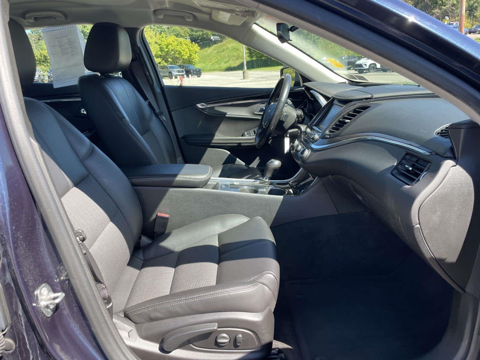 Used 2016 Blue Velvet Metallic Chevrolet LT image 26