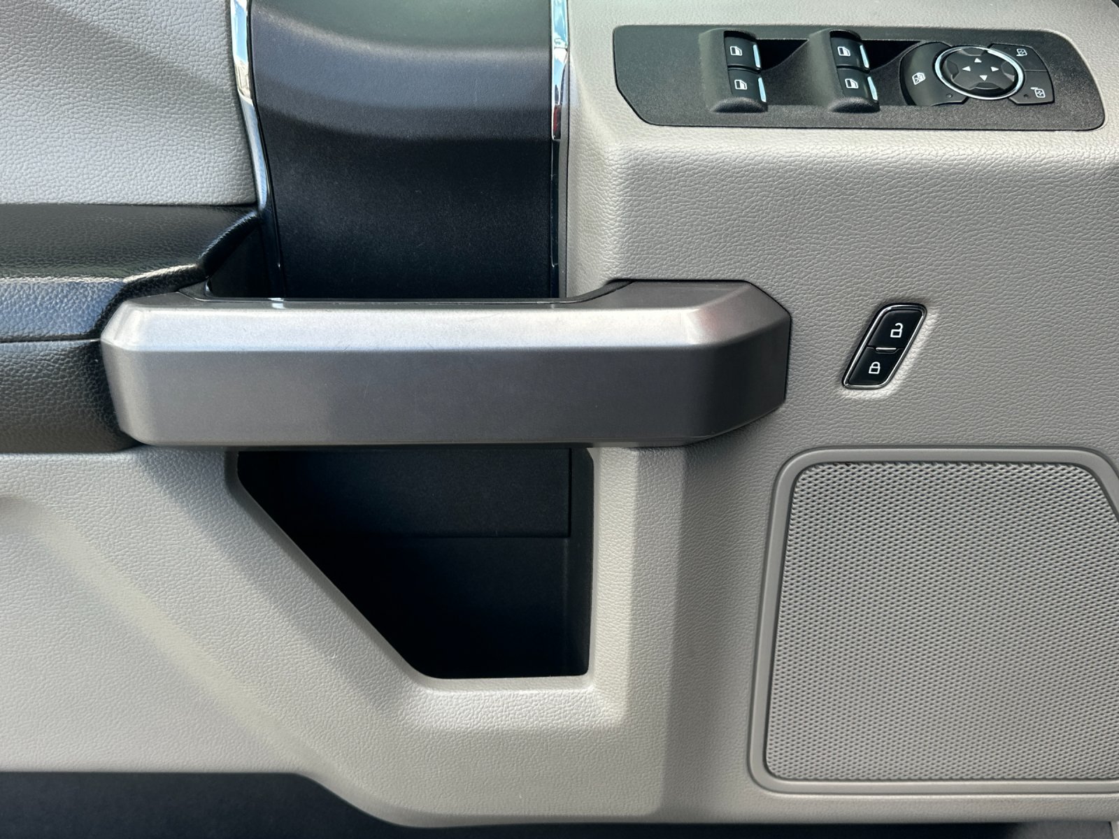 Used 2019 Oxford White Ford XLT image 11