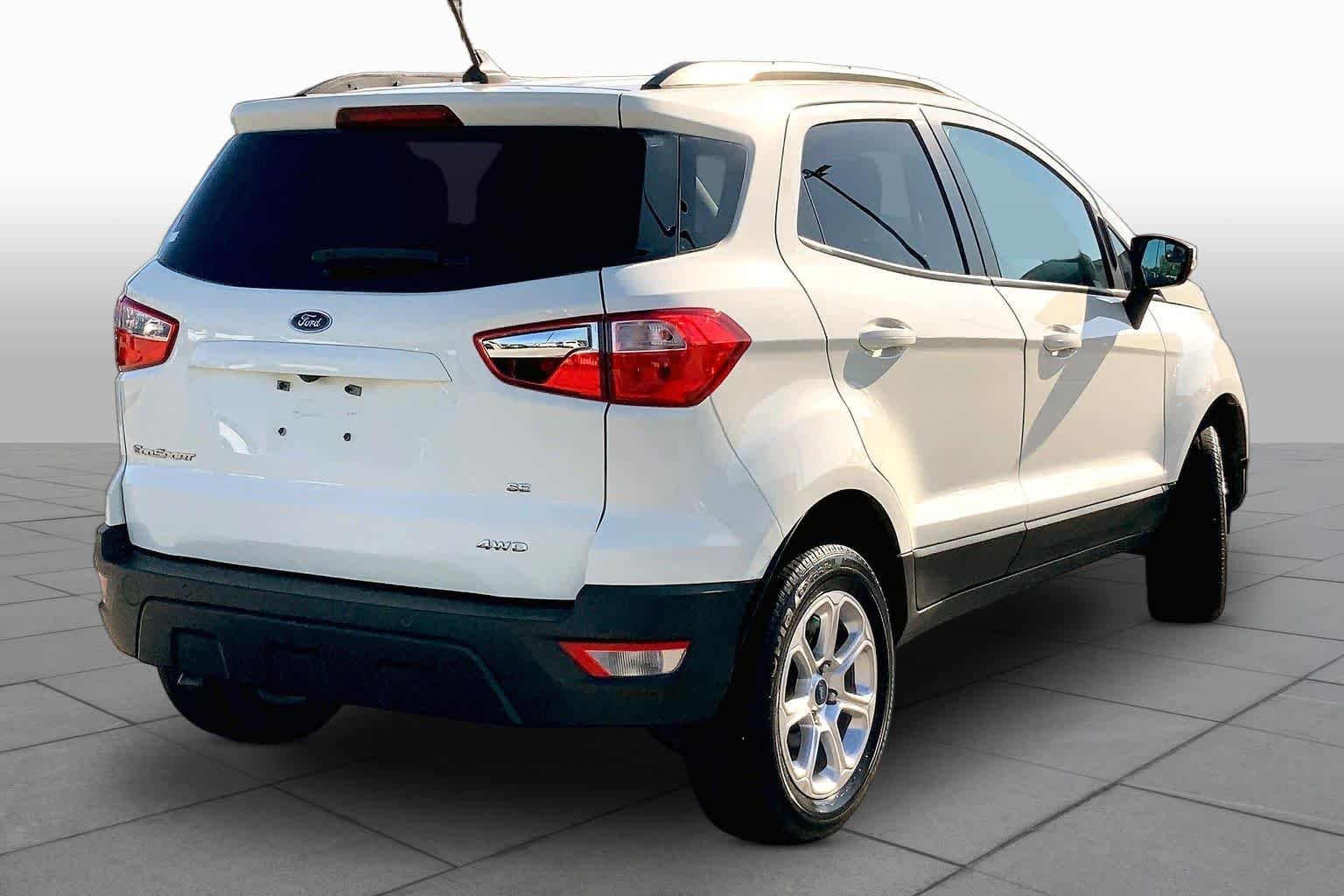 Used 2022 Diamond White Ford SE image 12