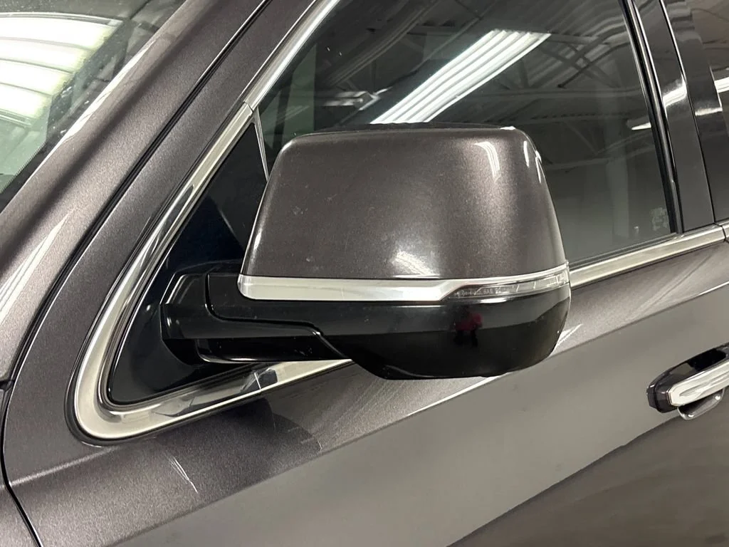 Used 2018 DARK GRANITE METALLIC Cadillac Premium Luxury image 15