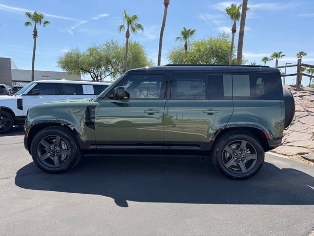 New 2026 Woolstone Green Land Rover X-Dynamic SE image 3