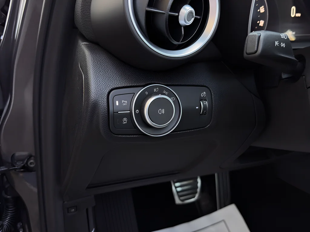 2026 Alfa Romeo Giulia Base - Photo 20