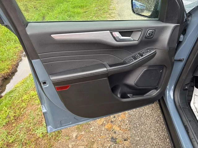 Used 2024  Ford Platinum image 17