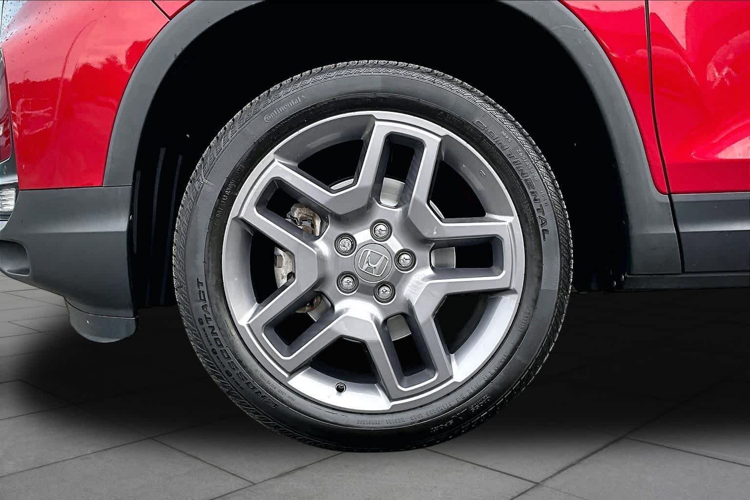 Used 2023 Radiant Red Metallic II Honda EX-L image 21