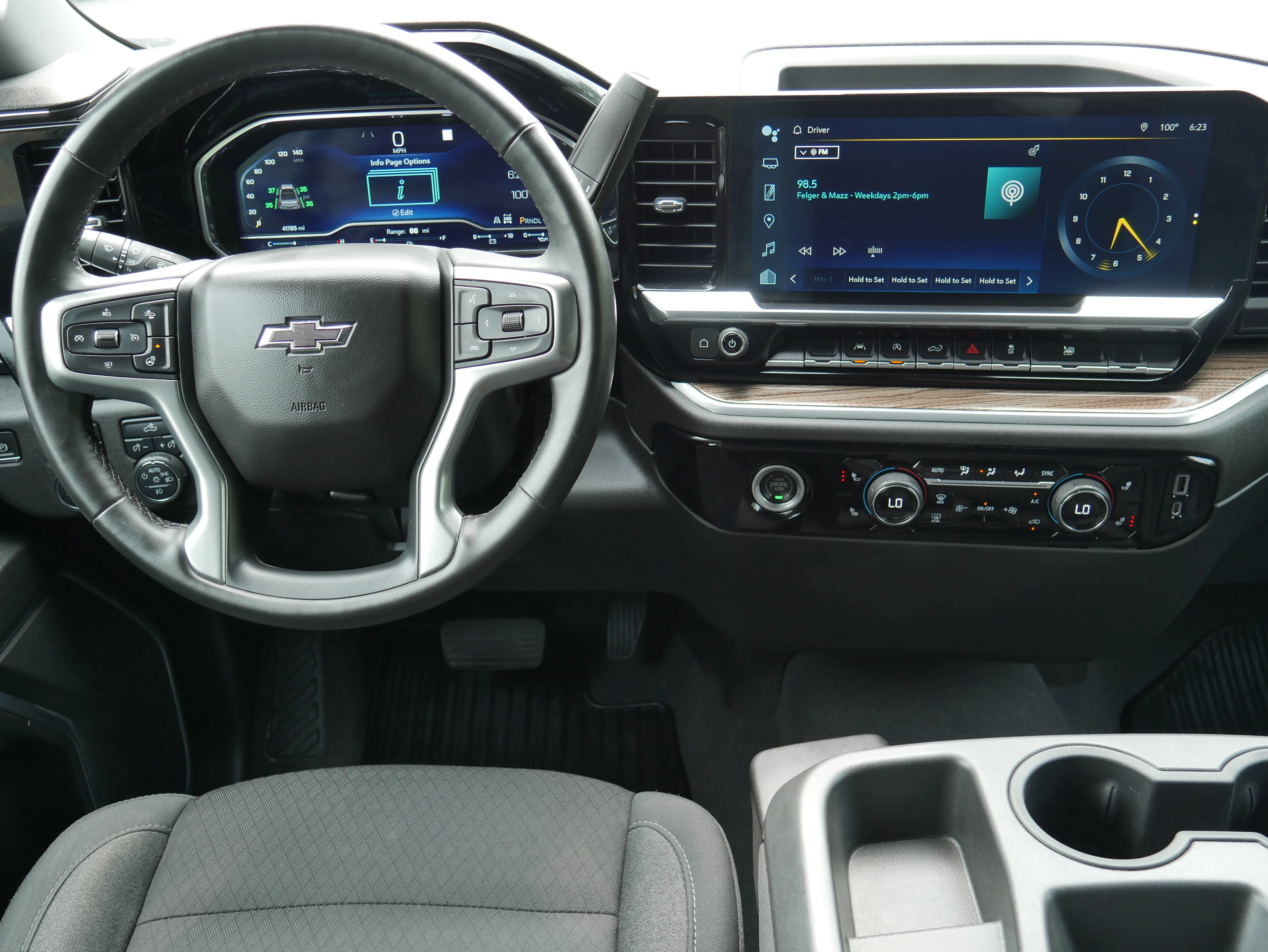2023 Chevrolet Silverado 1500 RST - Photo 17