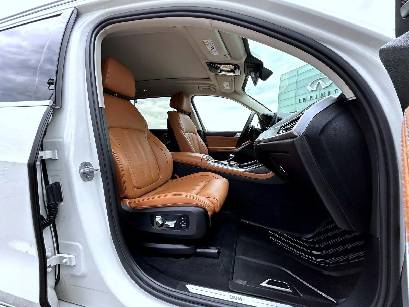Used 2020 White BMW xDrive40i image 15